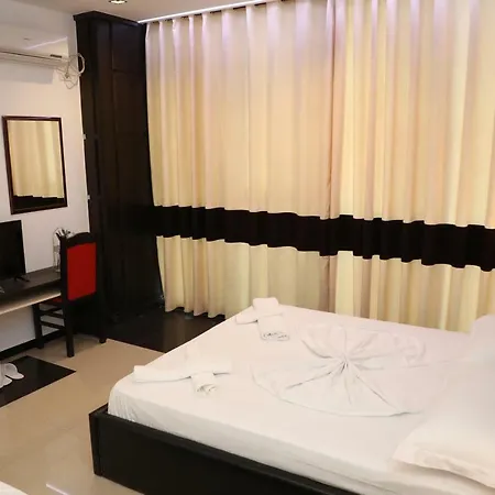 Aglon Hotel 3*